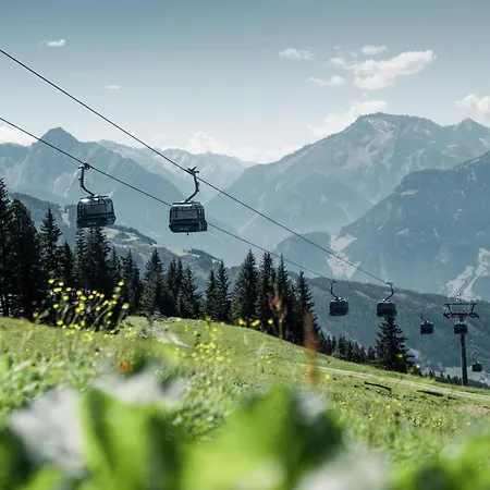 Alpenluxus Presents - Marias Zillertalblick With Roof Terrace, 3 Bedrooms & Parking Space Schlitters