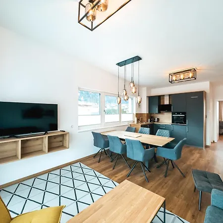 Alpenluxus Presents - Marias Zillertalblick With Roof Terrace, 3 Bedrooms & Parking Space Apartment Schlitters