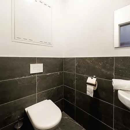 Alpenluxus Presents - Marias Zillertalblick With Roof Terrace, 3 Bedrooms & Parking Space Schlitters